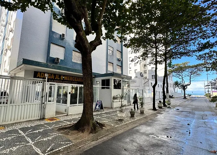 Apartamento 701 nas Pitangueiras - 2 dormitórios - na quadra da praia! Guarujá